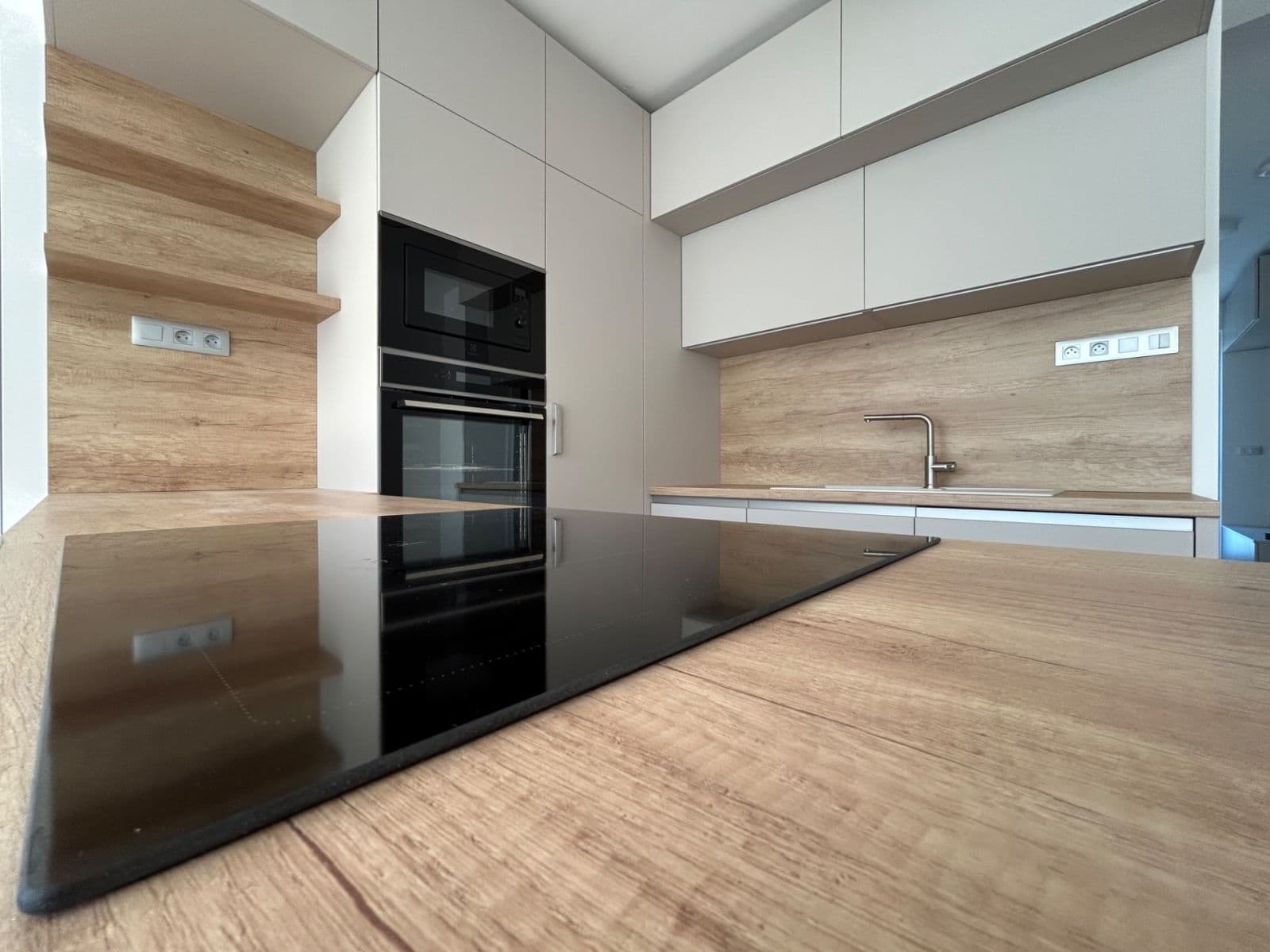 Prenájom bytu 4-izbový 115 m², Šlapanice, Jihomoravský kraj Prenájom bytu 4-izbový 115 m², Šlapanice, Jihomoravský kraj