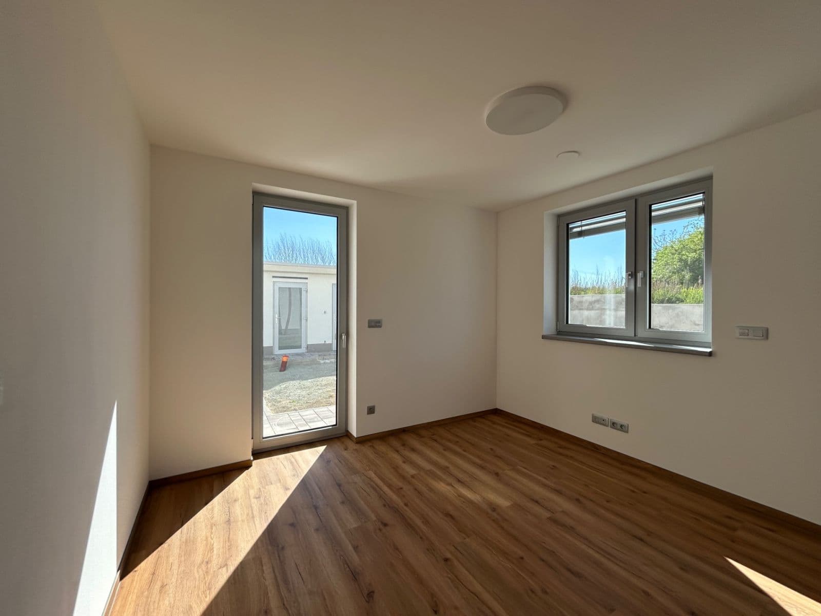 Prenájom bytu 4-izbový 115 m², Šlapanice, Jihomoravský kraj Prenájom bytu 4-izbový 115 m², Šlapanice, Jihomoravský kraj