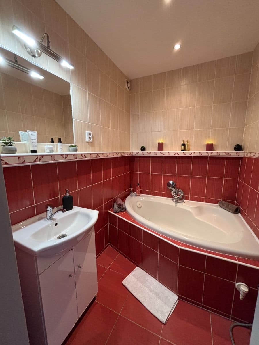 Prenájom bytu 2-izbový 53 m², Rozmarýnová, Most, Ústecký kraj Prenájom bytu 2-izbový 53 m², Rozmarýnová, Most, Ústecký kraj