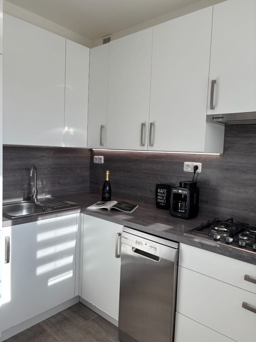 Prenájom bytu 2-izbový 53 m², Rozmarýnová, Most, Ústecký kraj Prenájom bytu 2-izbový 53 m², Rozmarýnová, Most, Ústecký kraj