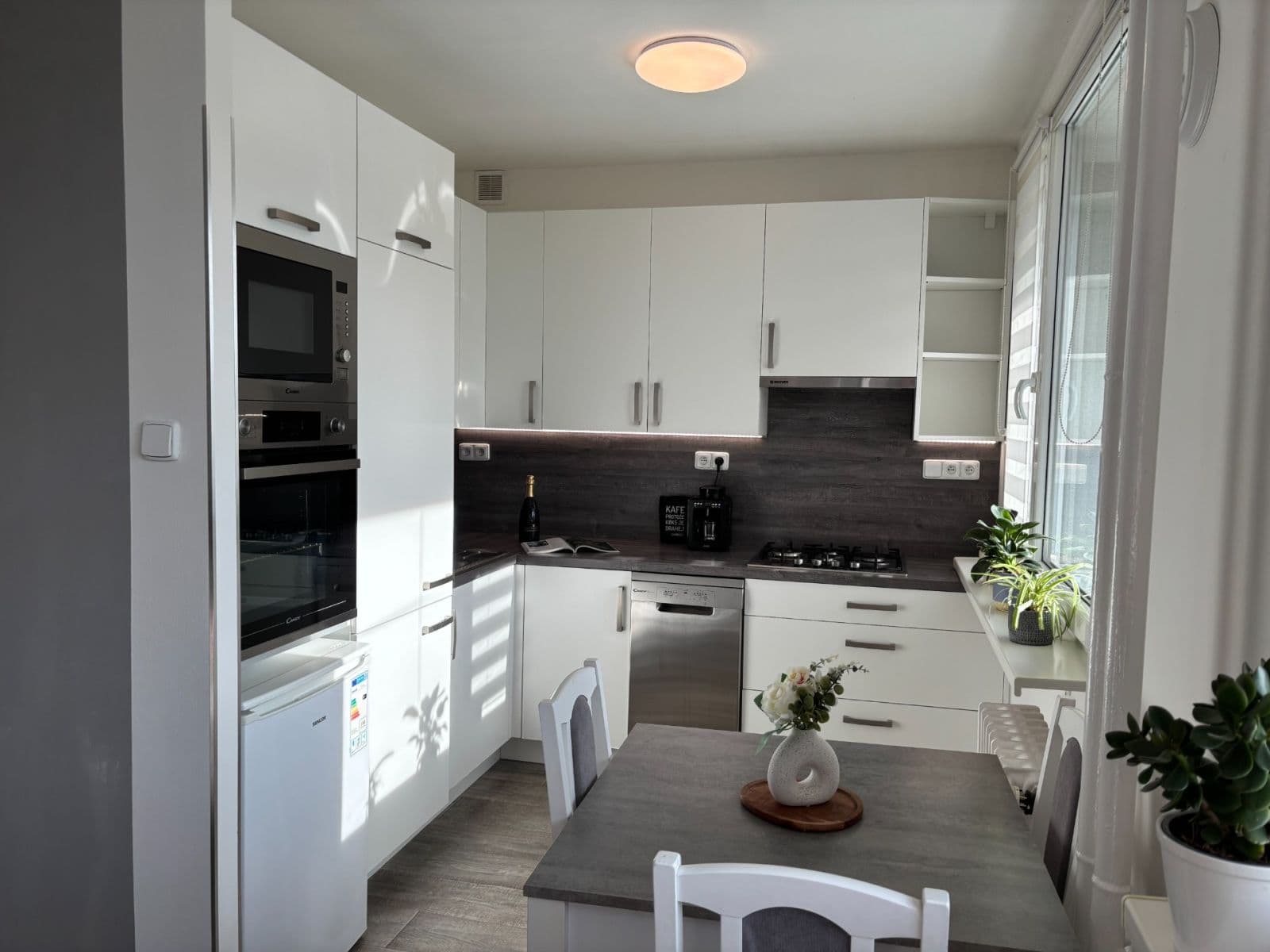 Prenájom bytu 2-izbový 53 m², Rozmarýnová, Most, Ústecký kraj Prenájom bytu 2-izbový 53 m², Rozmarýnová, Most, Ústecký kraj