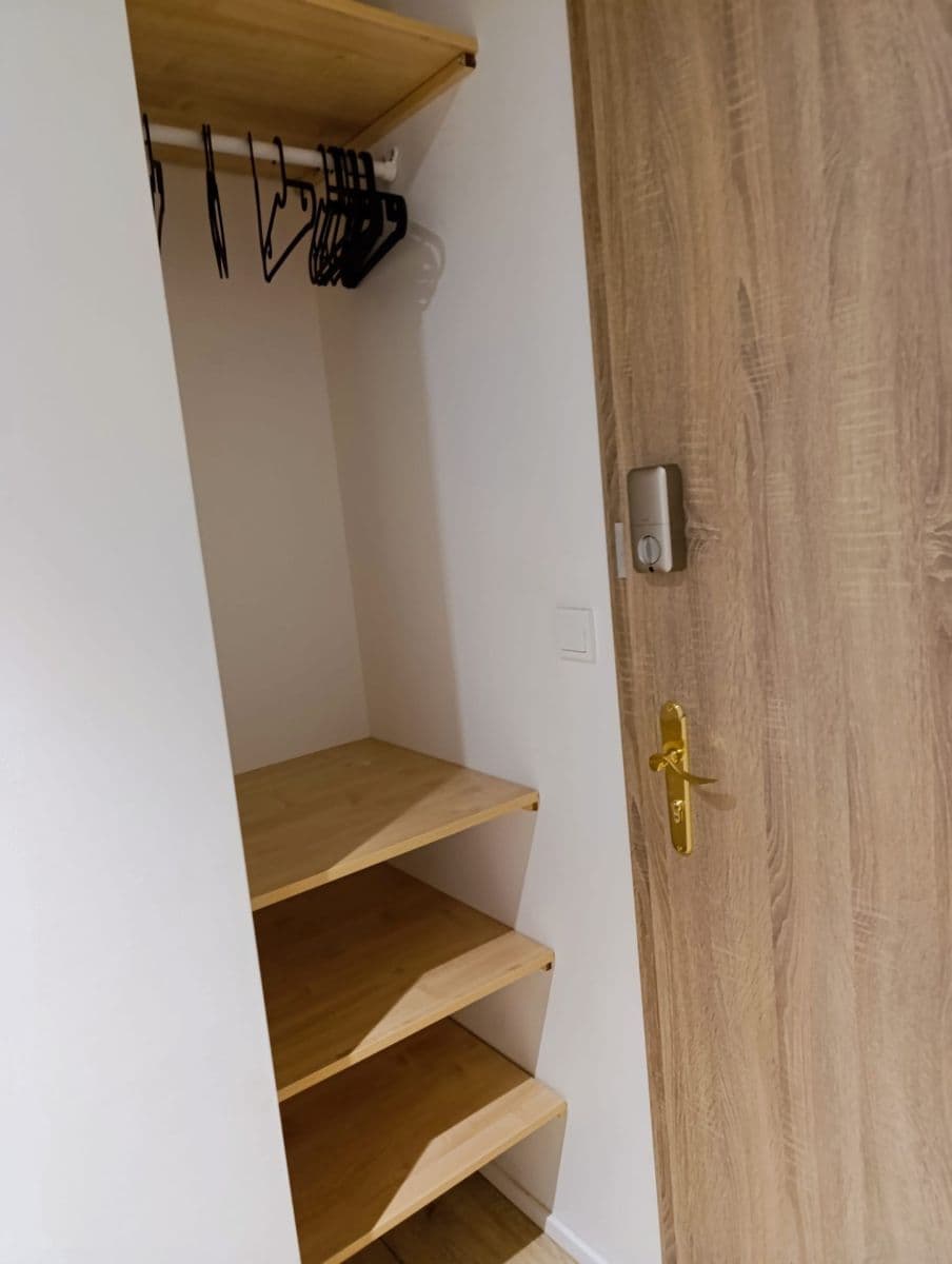 Prenájom bytu 1-izbový 31 m², Pražská, Praha, Praha Prenájom bytu 1-izbový 31 m², Pražská, Praha, Praha