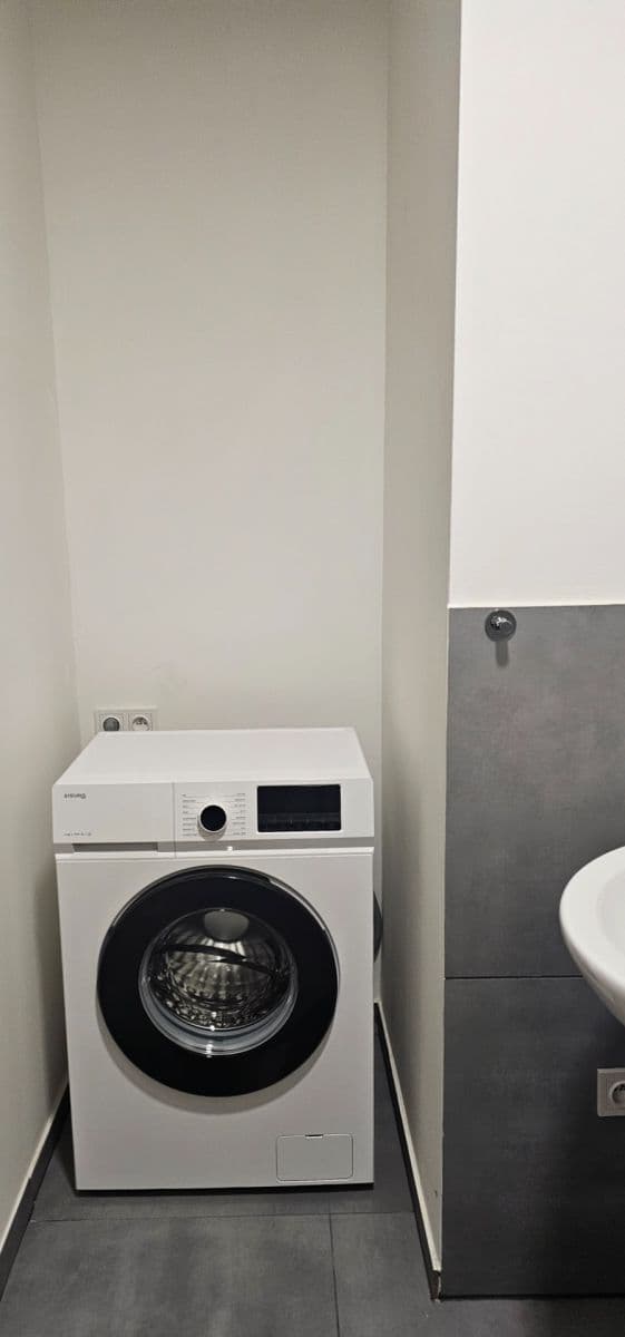 Prenájom bytu 1-izbový 25 m², Pražská, Praha, Praha Prenájom bytu 1-izbový 25 m², Pražská, Praha, Praha