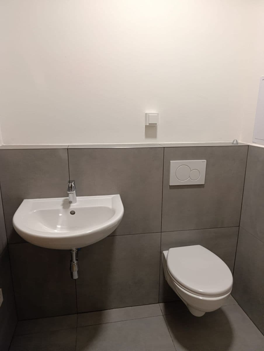 Prenájom bytu 1-izbový 25 m², Pražská, Praha, Praha Prenájom bytu 1-izbový 25 m², Pražská, Praha, Praha