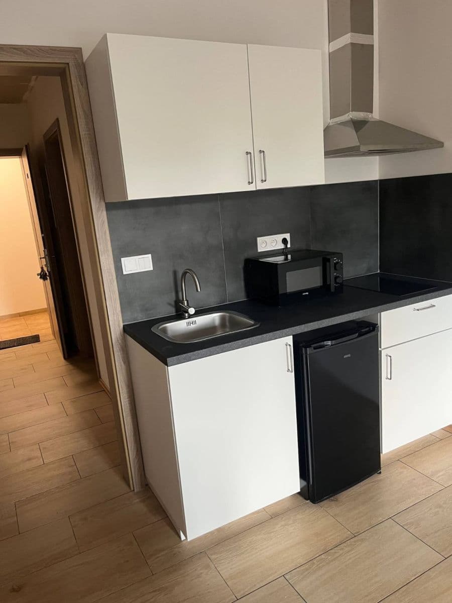 Prenájom bytu 1-izbový 25 m², Pražská, Praha, Praha Prenájom bytu 1-izbový 25 m², Pražská, Praha, Praha
