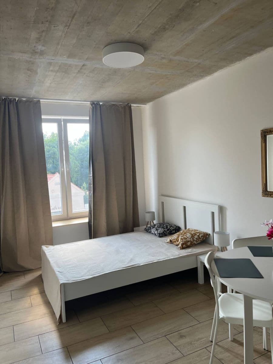 Prenájom bytu 1-izbový 25 m², Pražská, Praha, Praha Prenájom bytu 1-izbový 25 m², Pražská, Praha, Praha