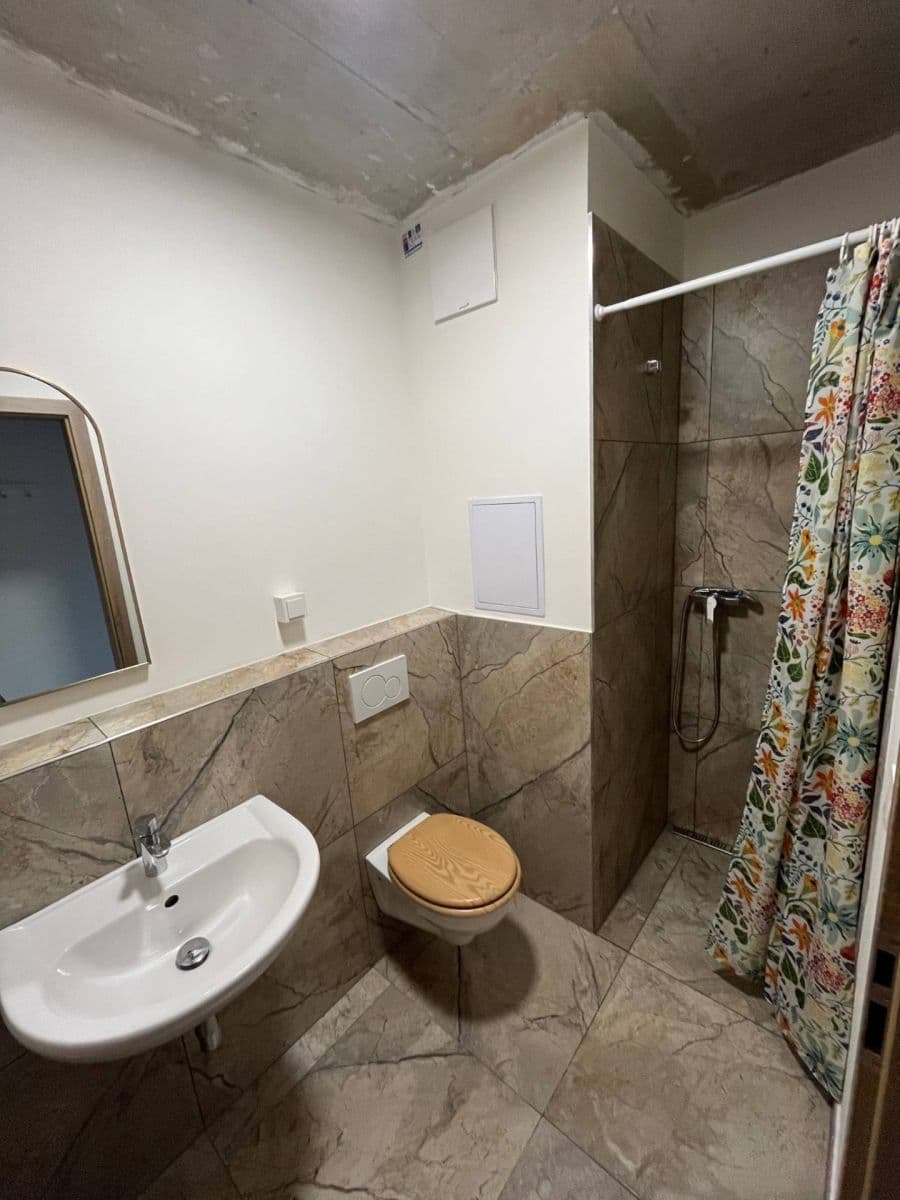 Prenájom bytu 1-izbový 25 m², Pražská, Praha, Praha Prenájom bytu 1-izbový 25 m², Pražská, Praha, Praha