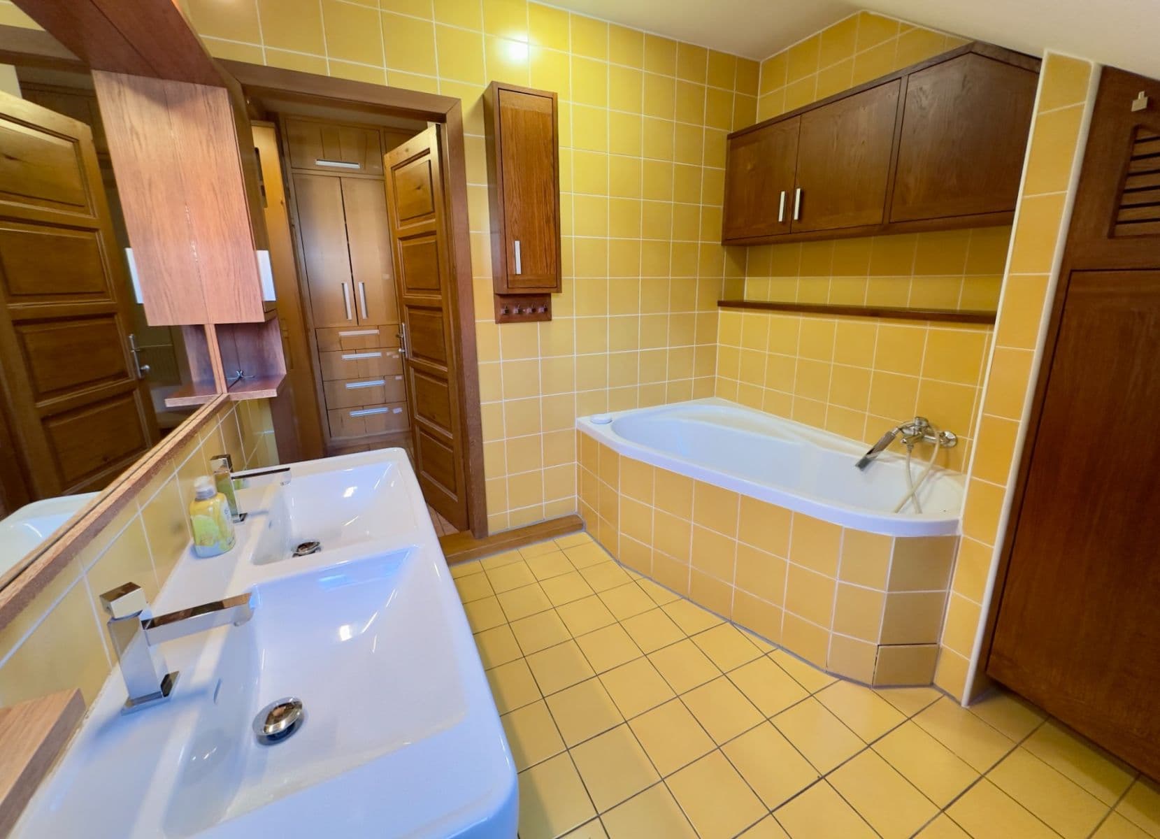 Prenájom bytu 4-izbový 132 m², Velflíkova, Praha, Praha Prenájom bytu 4-izbový 132 m², Velflíkova, Praha, Praha