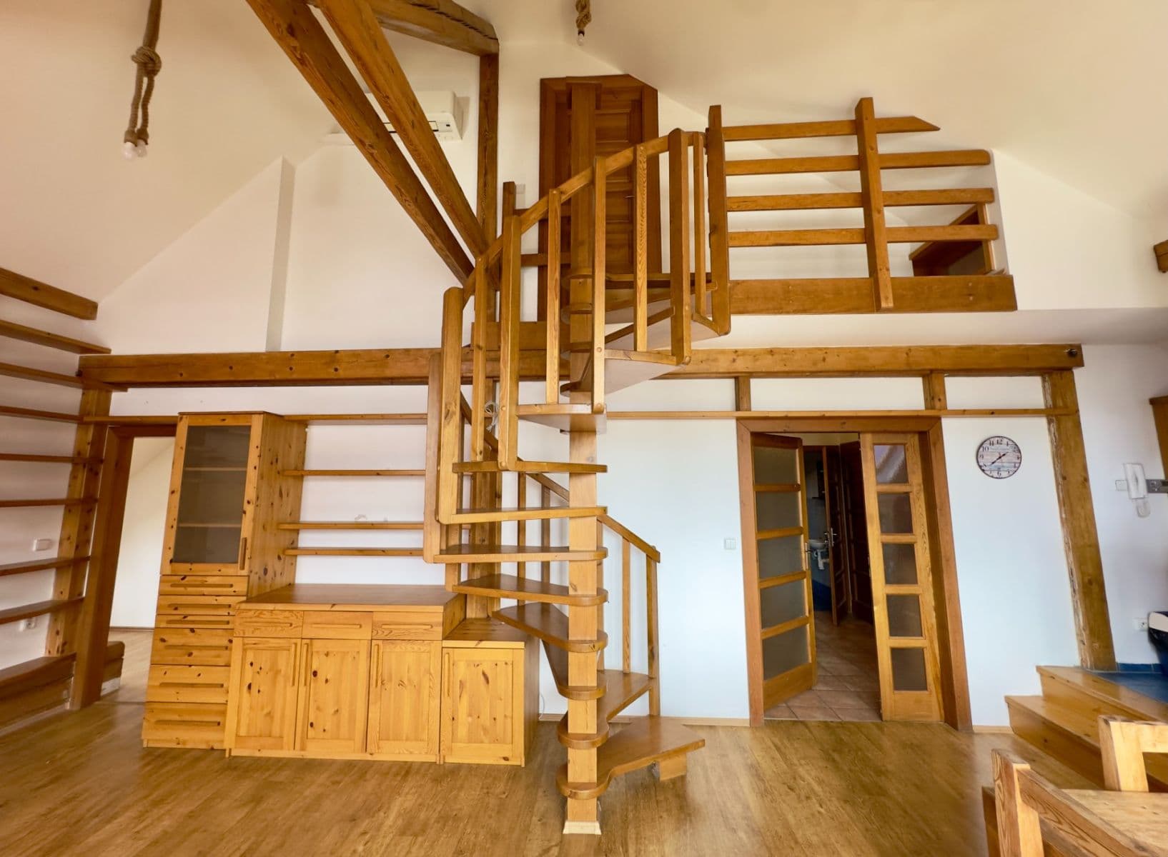 Prenájom bytu 4-izbový 132 m², Velflíkova, Praha, Praha Prenájom bytu 4-izbový 132 m², Velflíkova, Praha, Praha
