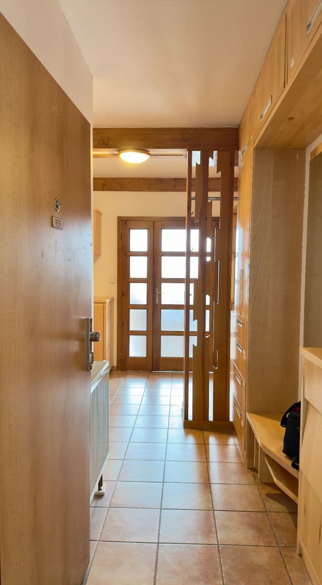 Prenájom bytu 4-izbový 132 m², Velflíkova, Praha, Praha Prenájom bytu 4-izbový 132 m², Velflíkova, Praha, Praha