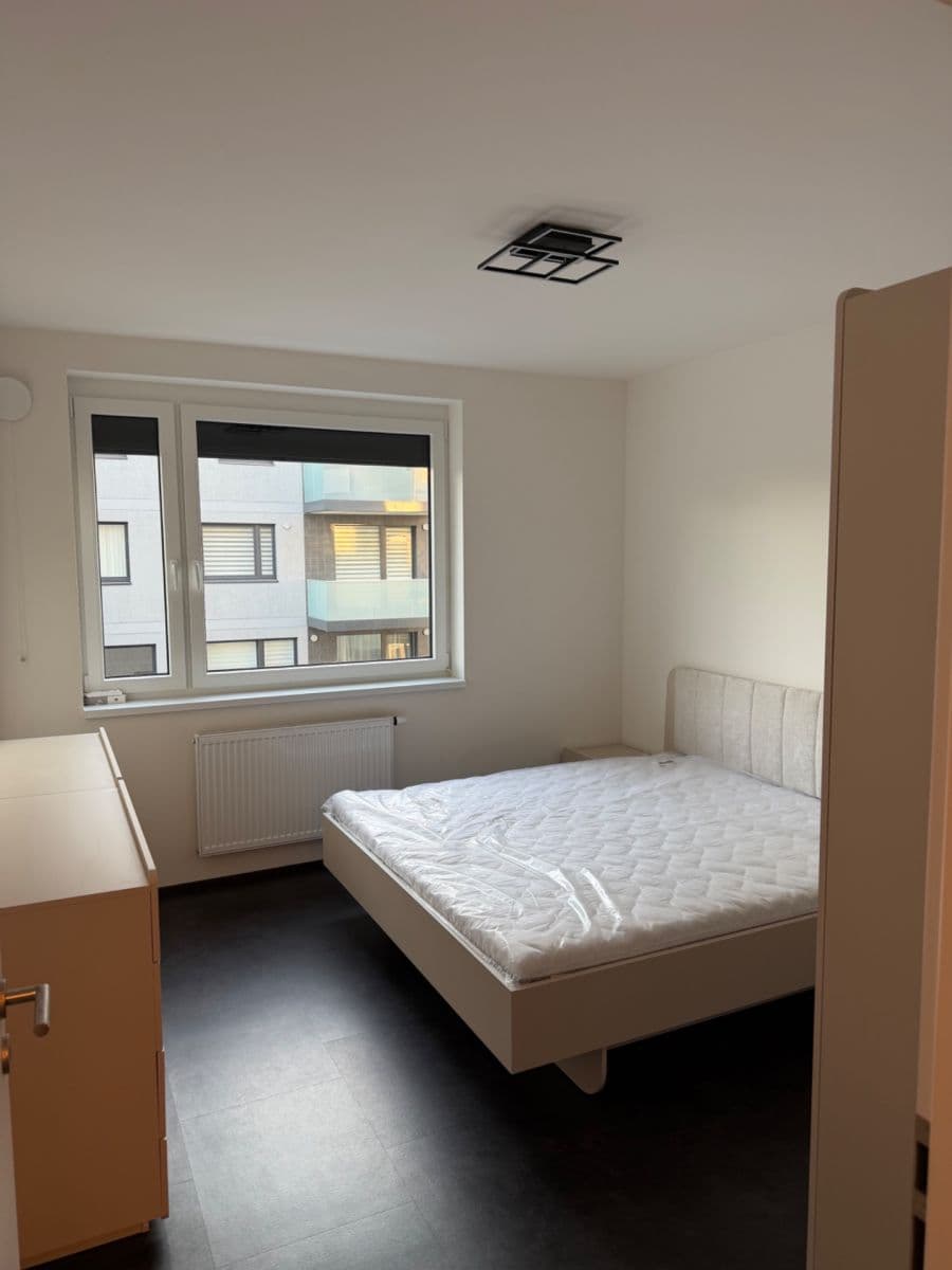 Prenájom bytu 2-izbový 58 m², Čakovická, Praha, Praha Prenájom bytu 2-izbový 58 m², Čakovická, Praha, Praha