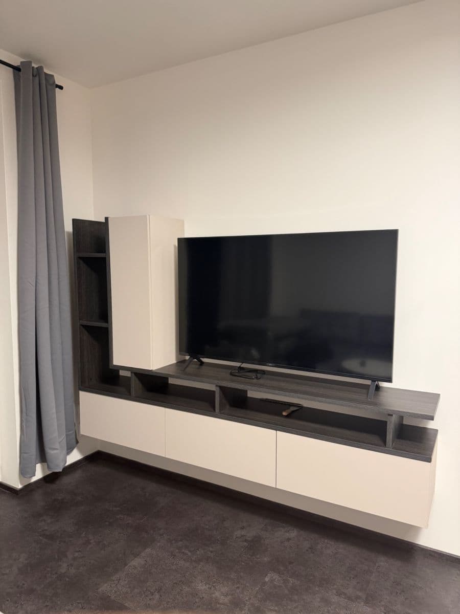 Prenájom bytu 2-izbový 58 m², Čakovická, Praha, Praha Prenájom bytu 2-izbový 58 m², Čakovická, Praha, Praha