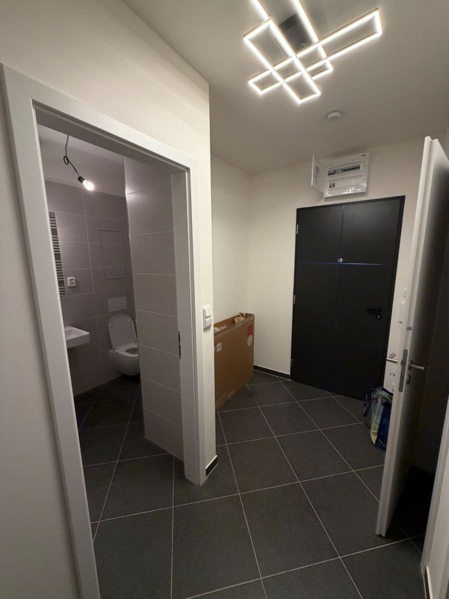 Prenájom bytu 2-izbový 58 m², Čakovická, Praha, Praha Prenájom bytu 2-izbový 58 m², Čakovická, Praha, Praha
