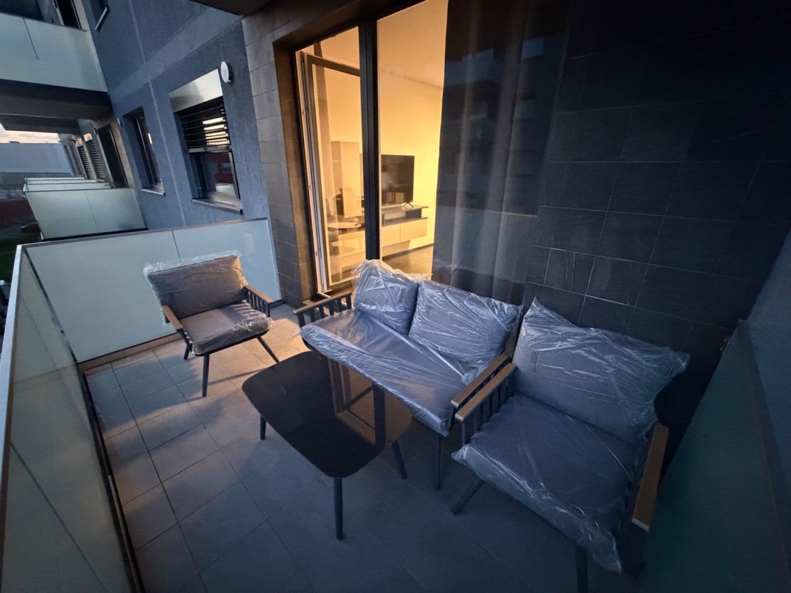 Prenájom bytu 2-izbový 58 m², Čakovická, Praha, Praha Prenájom bytu 2-izbový 58 m², Čakovická, Praha, Praha