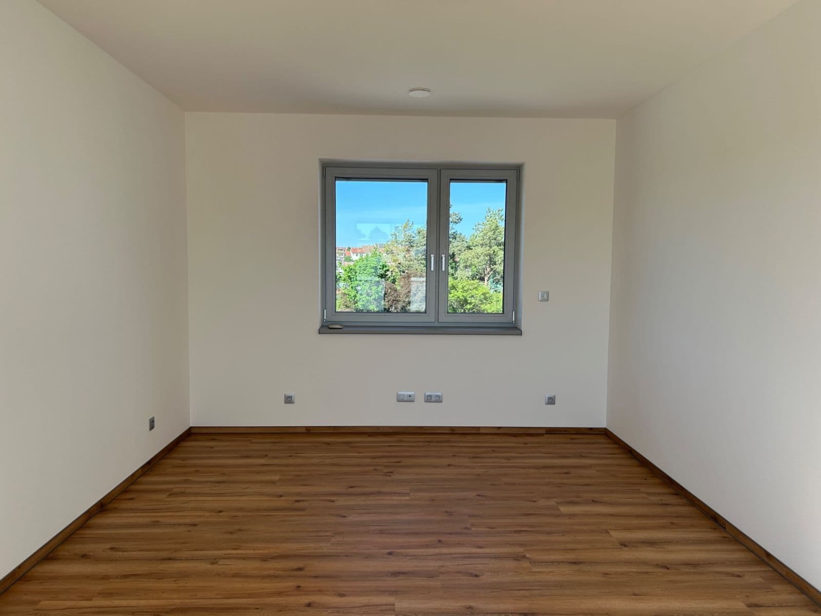 Prenájom bytu 4-izbový 102 m², Šlapanice, Jihomoravský kraj Prenájom bytu 4-izbový 102 m², Šlapanice, Jihomoravský kraj