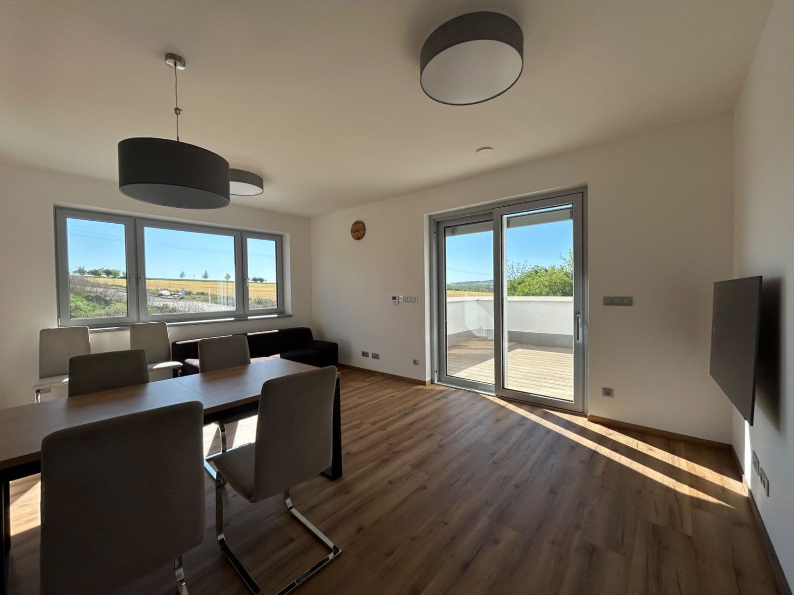 Prenájom bytu 4-izbový 102 m², Šlapanice, Jihomoravský kraj Prenájom bytu 4-izbový 102 m², Šlapanice, Jihomoravský kraj