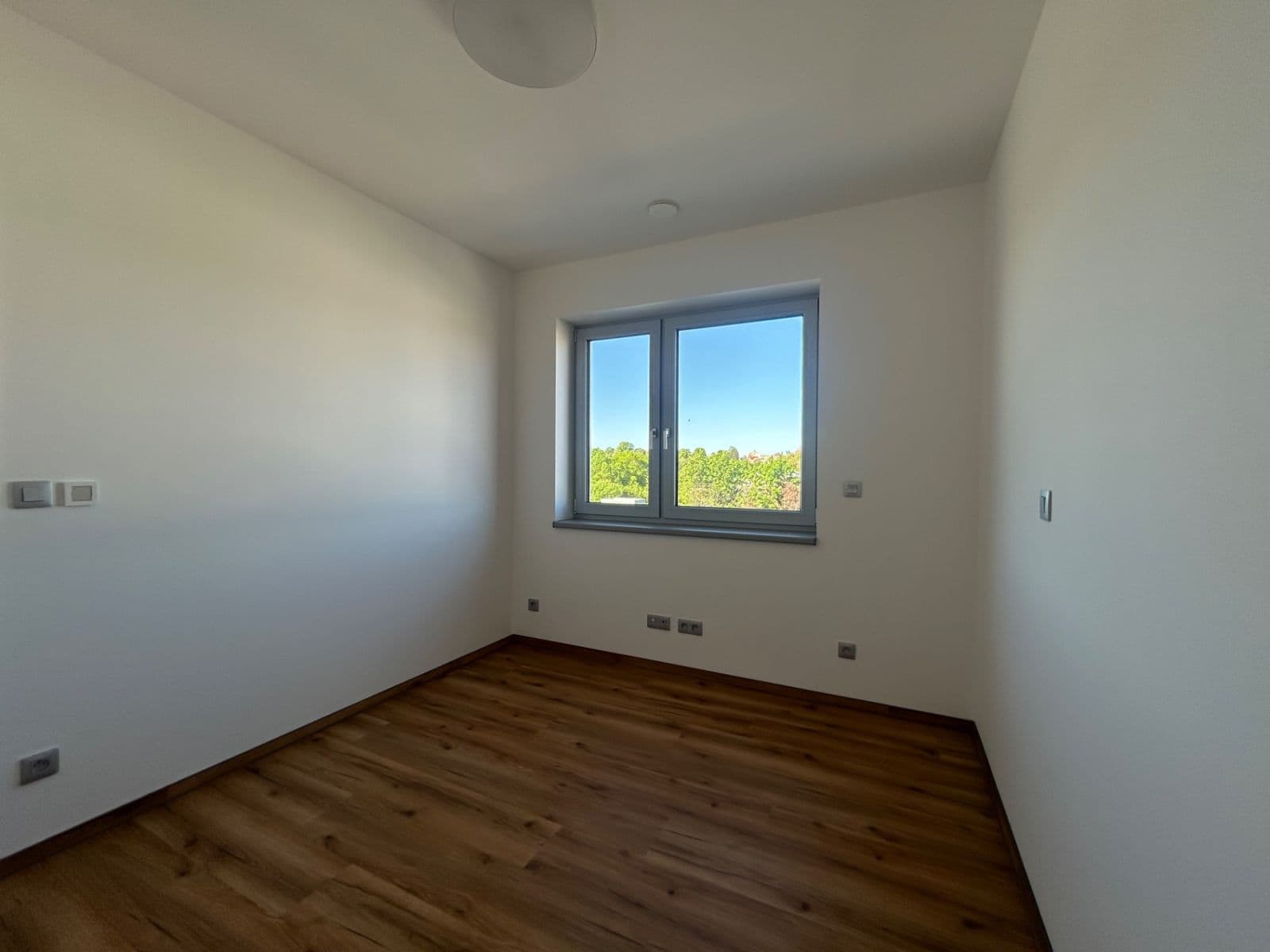 Prenájom bytu 4-izbový 102 m², Šlapanice, Jihomoravský kraj Prenájom bytu 4-izbový 102 m², Šlapanice, Jihomoravský kraj