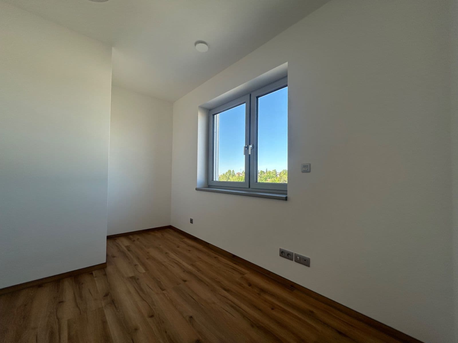 Prenájom bytu 4-izbový 102 m², Šlapanice, Jihomoravský kraj Prenájom bytu 4-izbový 102 m², Šlapanice, Jihomoravský kraj