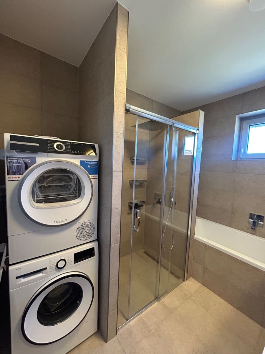 Prenájom bytu 4-izbový 102 m², Šlapanice, Jihomoravský kraj Prenájom bytu 4-izbový 102 m², Šlapanice, Jihomoravský kraj