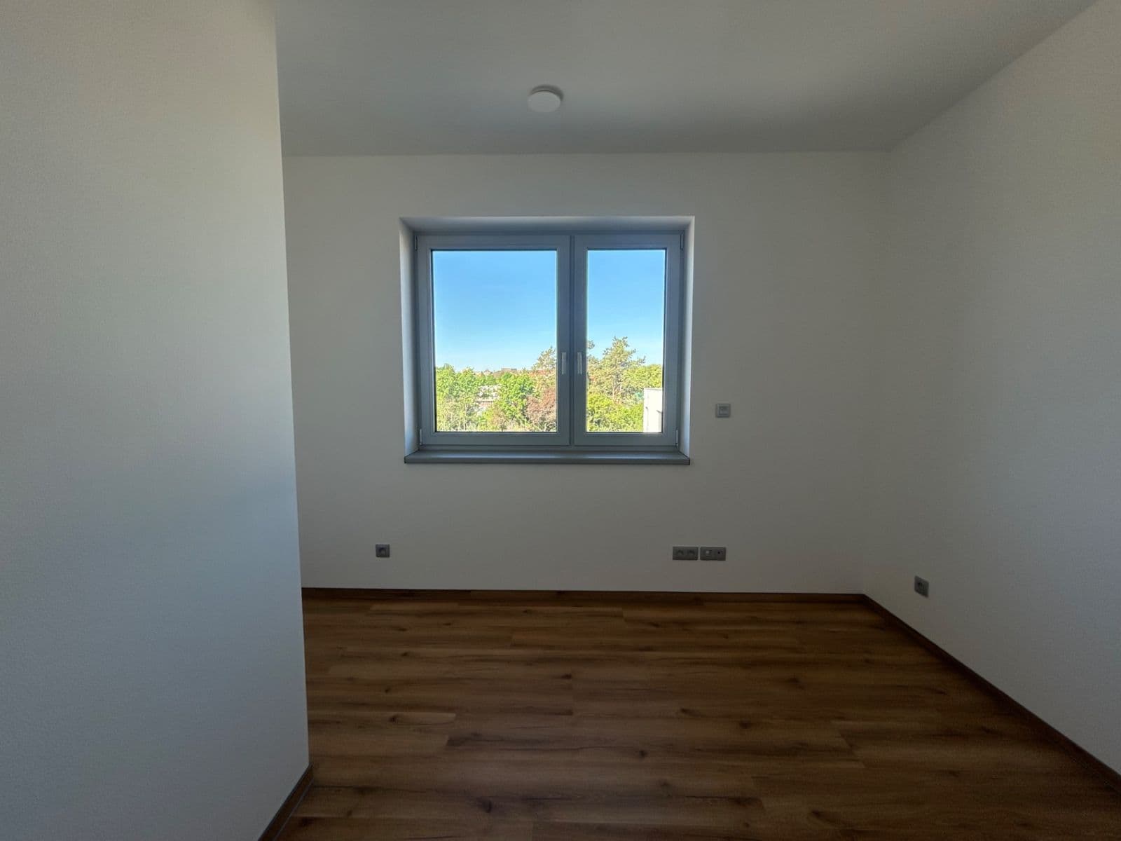 Prenájom bytu 4-izbový 102 m², Šlapanice, Jihomoravský kraj Prenájom bytu 4-izbový 102 m², Šlapanice, Jihomoravský kraj