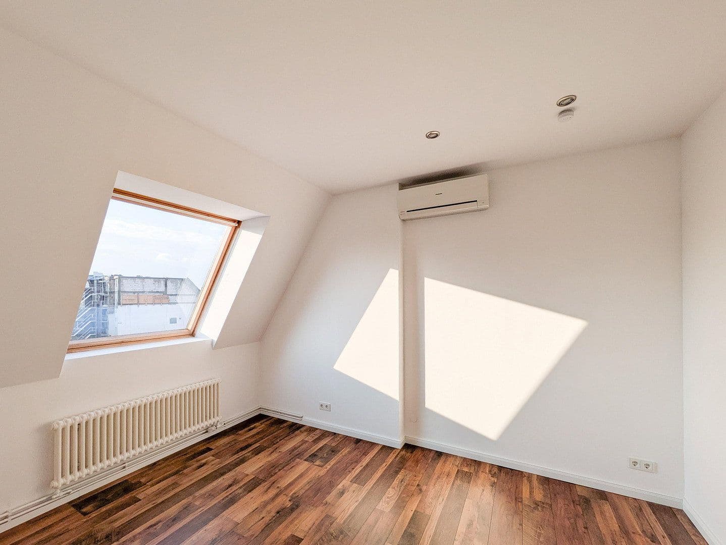 Predaj bytu 4-izbový 106 m², Berlin, Berlín Predaj bytu 4-izbový 106 m², Berlin, Berlín
