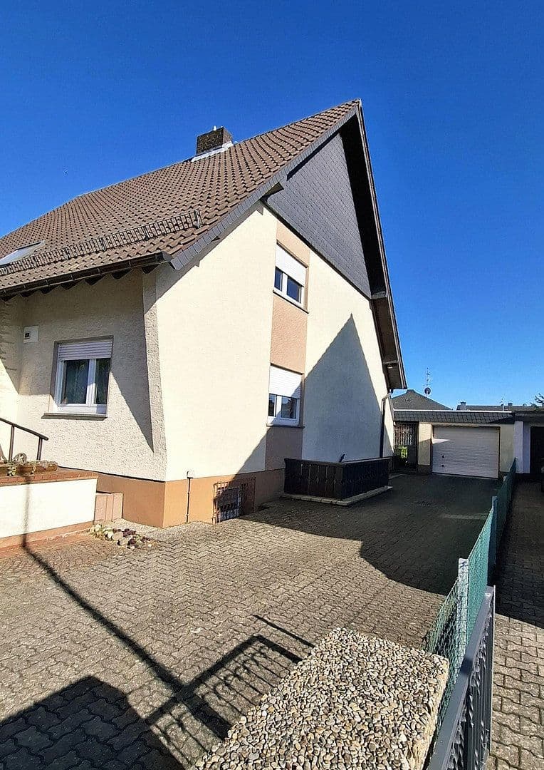 Predaj domu 177 m², pozemek 778 m², Lindenstr. 22, Hasselroth, Hesensko Predaj domu 177 m², pozemek 778 m², Lindenstr. 22, Hasselroth, Hesensko