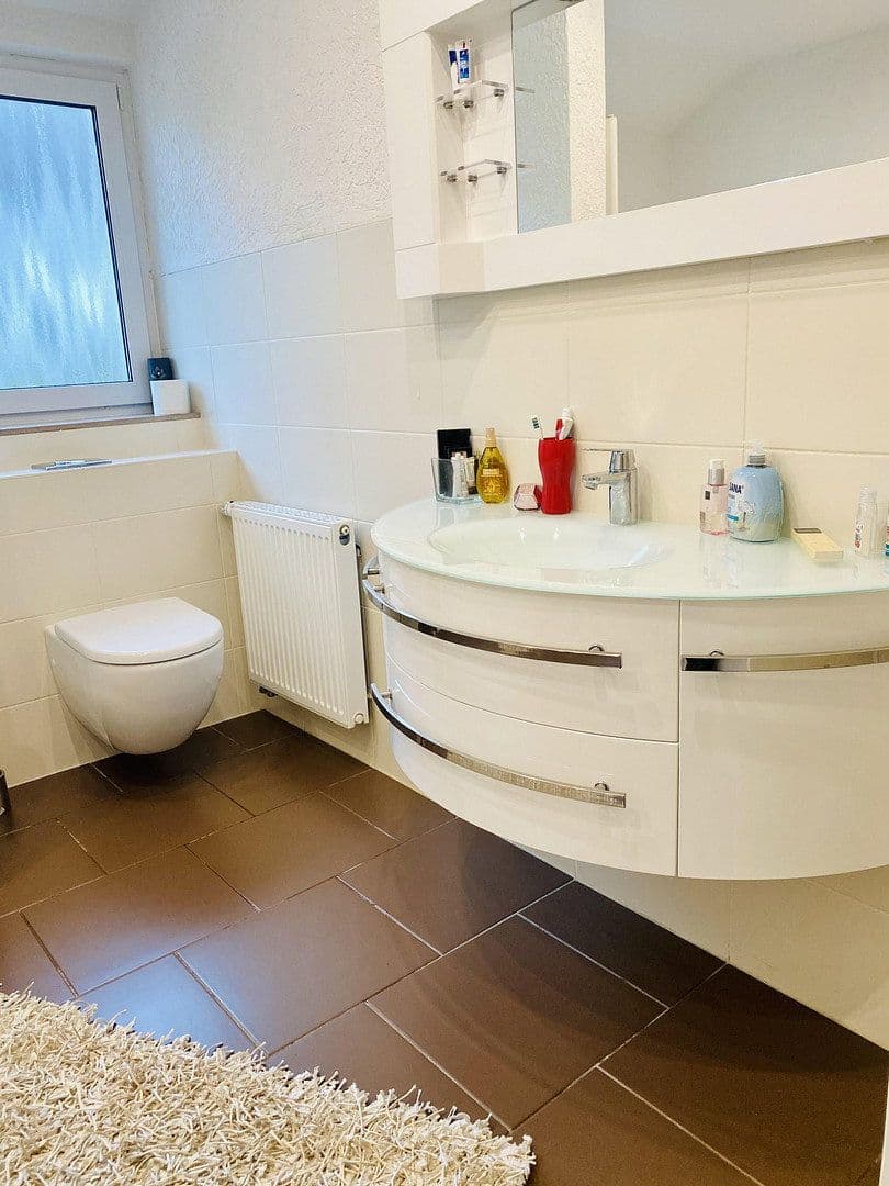 Predaj domu 240 m², pozemek 982 m², Hessisch Oldendorf, Dolné Sasko Predaj domu 240 m², pozemek 982 m², Hessisch Oldendorf, Dolné Sasko