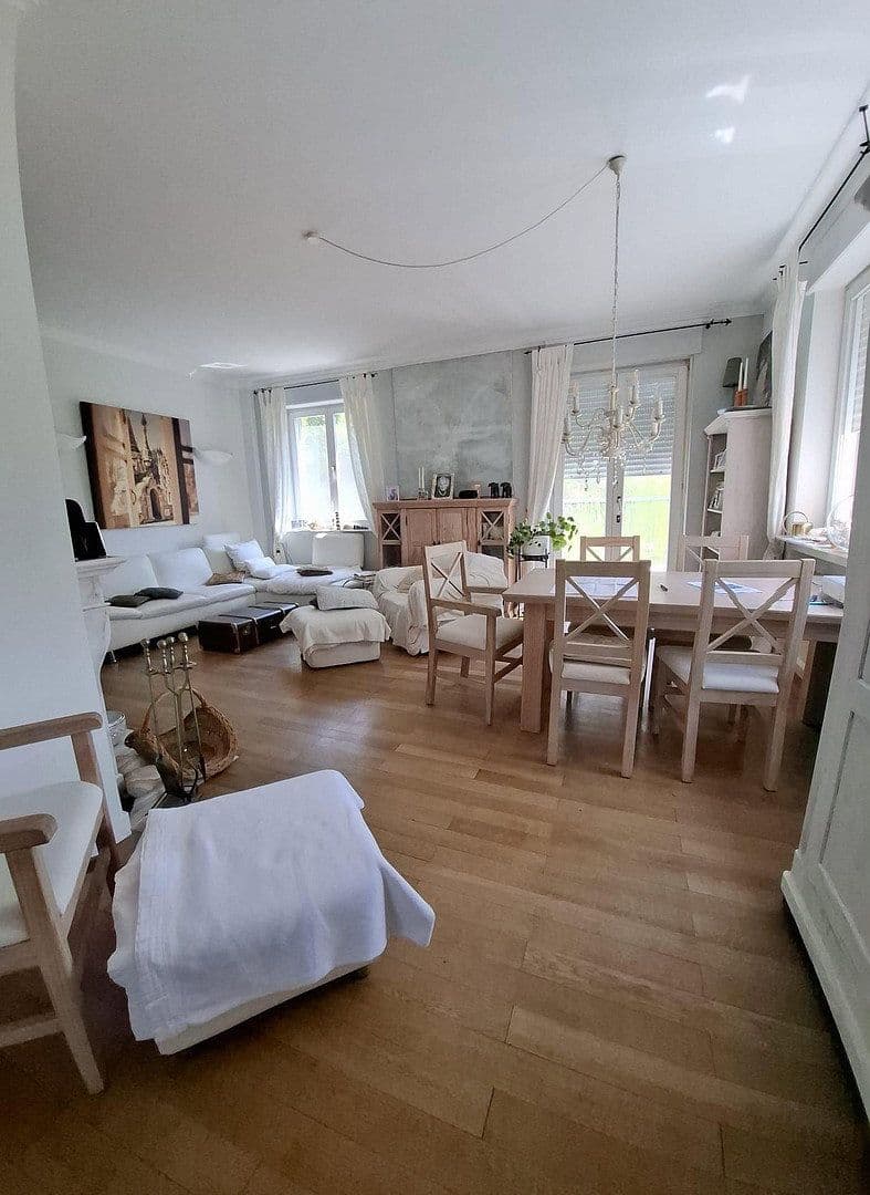 Predaj domu 357 m², pozemek 821 m², Brechen, Hesensko Predaj domu 357 m², pozemek 821 m², Brechen, Hesensko