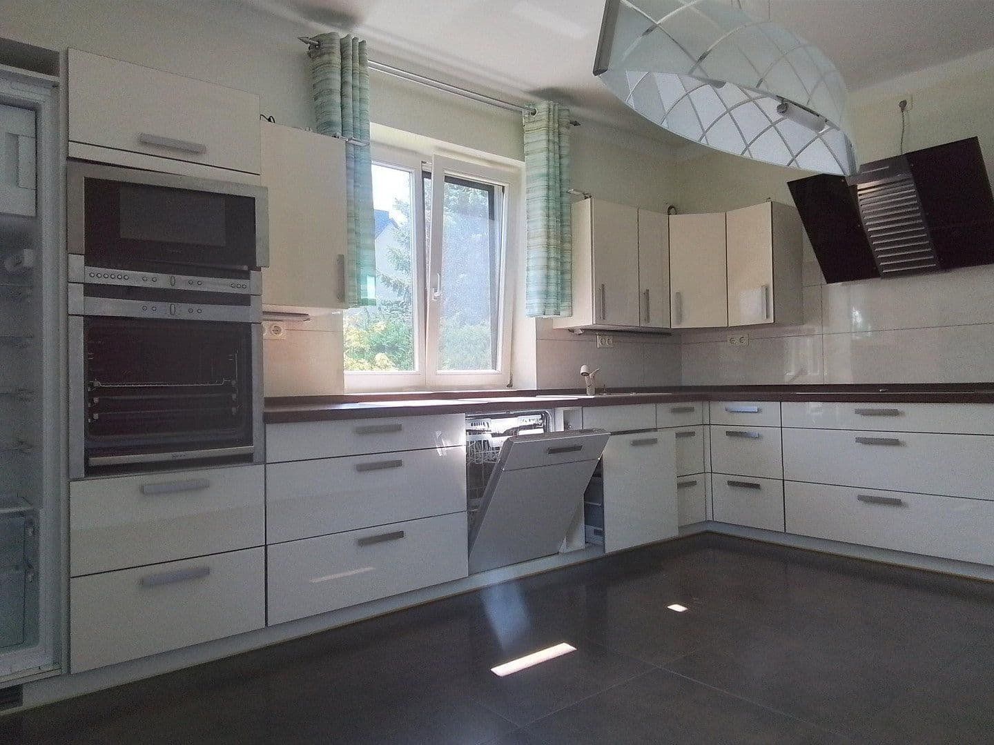 Predaj domu 313 m², pozemek 629 m², Naunhof, Sasko Predaj domu 313 m², pozemek 629 m², Naunhof, Sasko