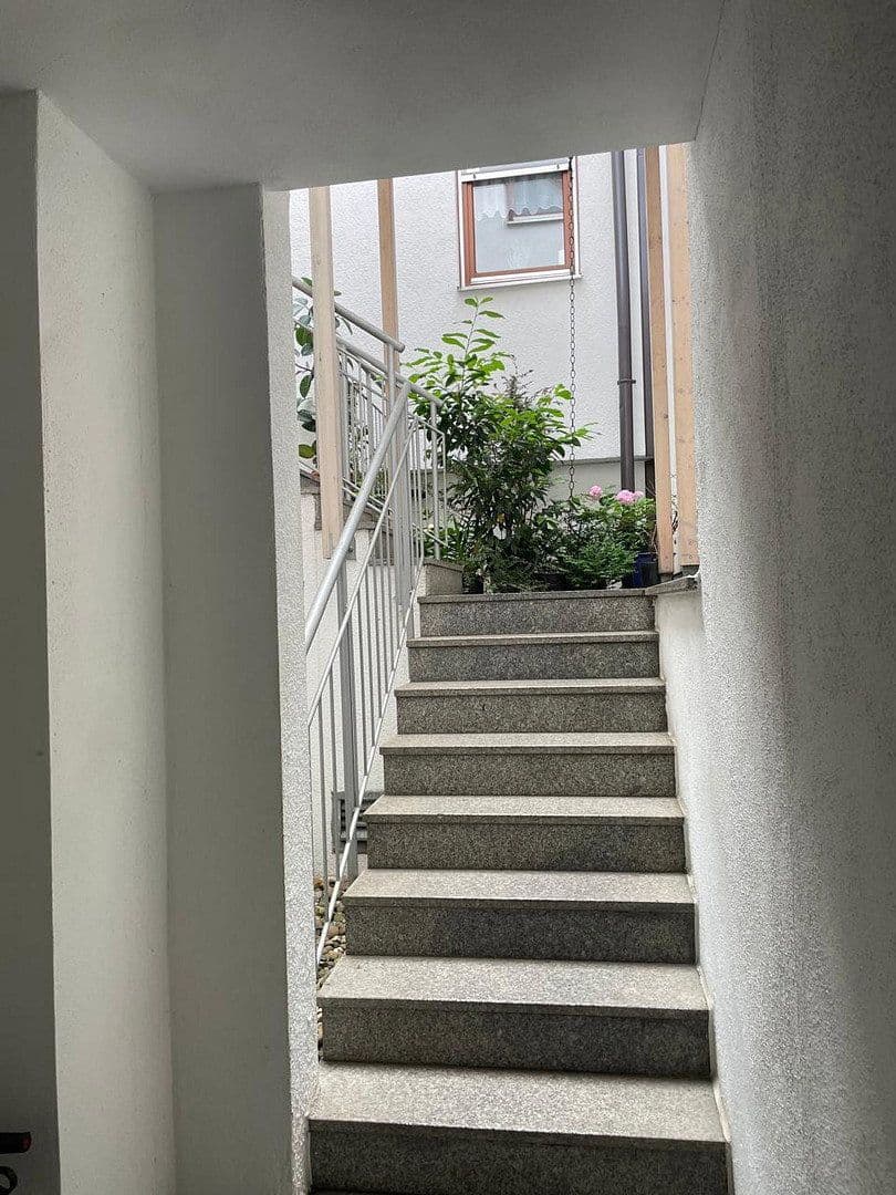 Prenájom bytu 2-izbový 62 m², Ulrichstraße 34, Reutlingen, Bádensko-Wurttembersko Prenájom bytu 2-izbový 62 m², Ulrichstraße 34, Reutlingen, Bádensko-Wurttembersko