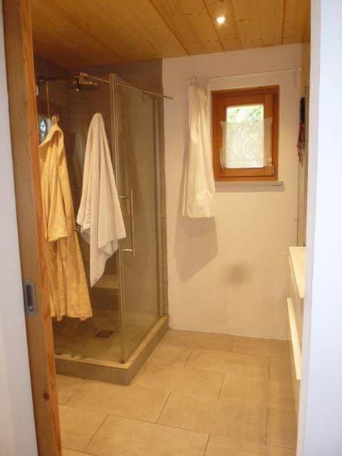 Predaj domu 105 m², pozemek 1.135 m², Übersee, Bavorsko Predaj domu 105 m², pozemek 1.135 m², Übersee, Bavorsko