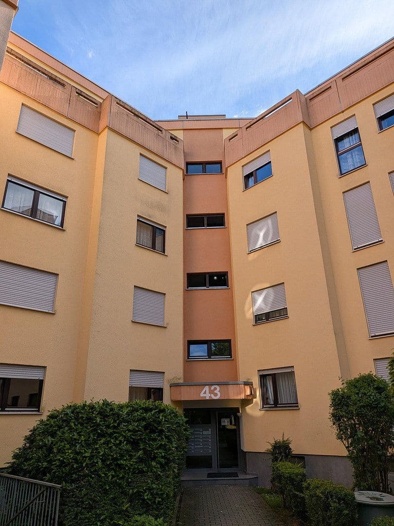 Prenájom bytu 4-izbový 127 m², Tübinger Straße 43, Tamm, Bádensko-Wurttembersko Prenájom bytu 4-izbový 127 m², Tübinger Straße 43, Tamm, Bádensko-Wurttembersko