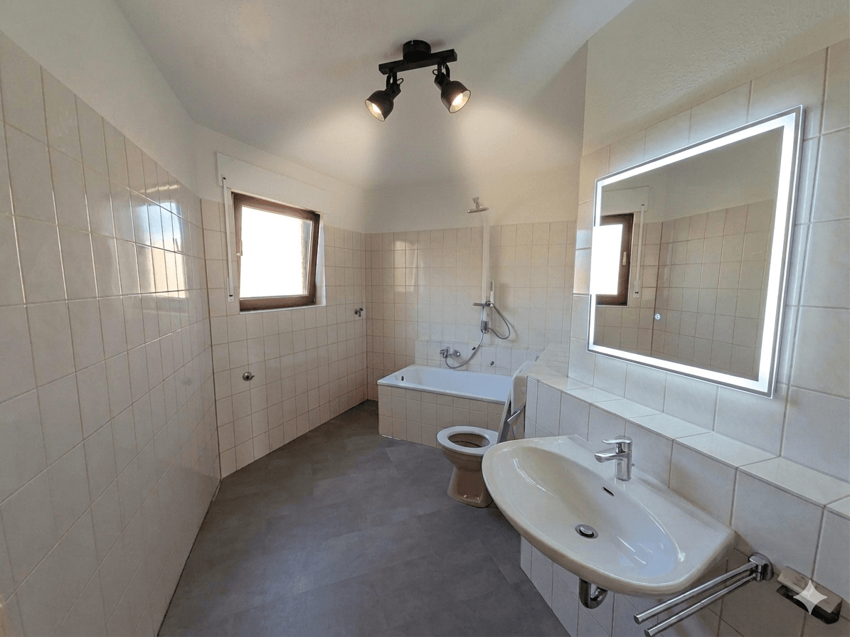 Prenájom bytu 4-izbový 127 m², Tübinger Straße 43, Tamm, Bádensko-Wurttembersko Prenájom bytu 4-izbový 127 m², Tübinger Straße 43, Tamm, Bádensko-Wurttembersko