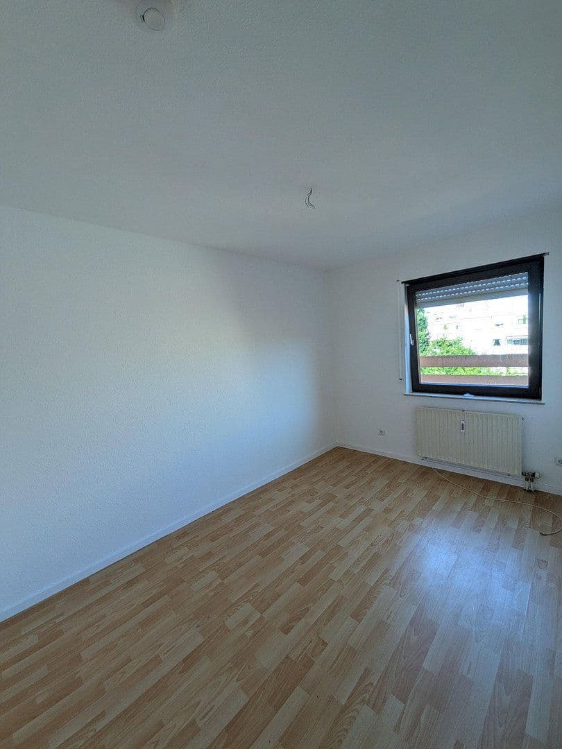 Prenájom bytu 4-izbový 127 m², Tübinger Straße 43, Tamm, Bádensko-Wurttembersko Prenájom bytu 4-izbový 127 m², Tübinger Straße 43, Tamm, Bádensko-Wurttembersko