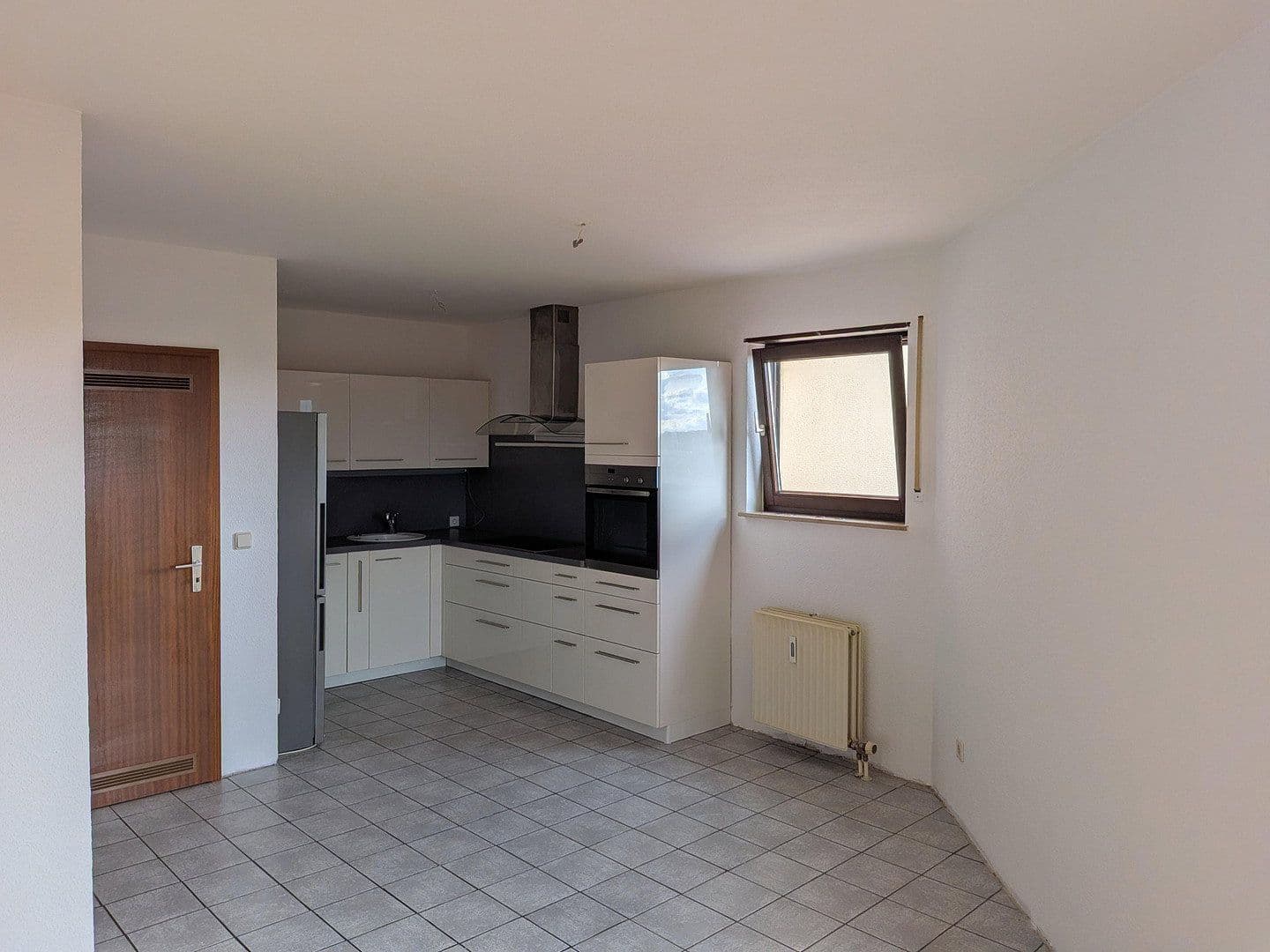 Prenájom bytu 4-izbový 127 m², Tübinger Straße 43, Tamm, Bádensko-Wurttembersko Prenájom bytu 4-izbový 127 m², Tübinger Straße 43, Tamm, Bádensko-Wurttembersko