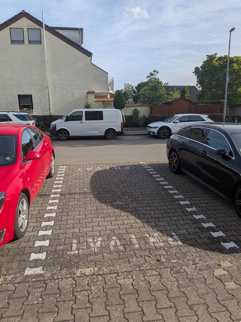 Prenájom bytu 4-izbový 127 m², Tübinger Straße 43, Tamm, Bádensko-Wurttembersko Prenájom bytu 4-izbový 127 m², Tübinger Straße 43, Tamm, Bádensko-Wurttembersko