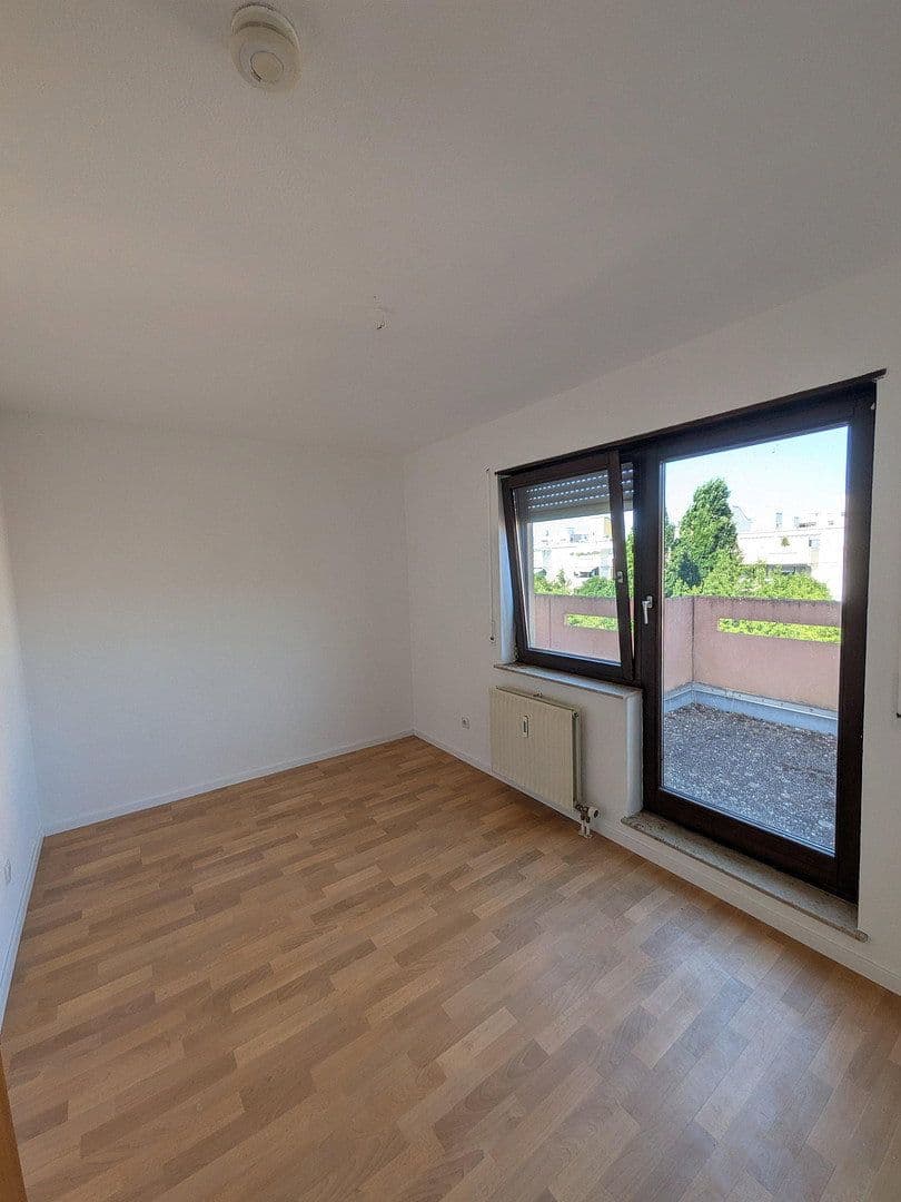 Prenájom bytu 4-izbový 127 m², Tübinger Straße 43, Tamm, Bádensko-Wurttembersko Prenájom bytu 4-izbový 127 m², Tübinger Straße 43, Tamm, Bádensko-Wurttembersko