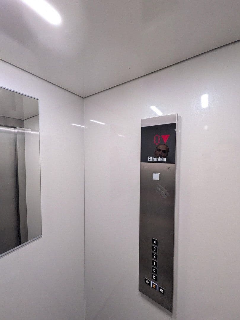 Prenájom bytu 4-izbový 127 m², Tübinger Straße 43, Tamm, Bádensko-Wurttembersko Prenájom bytu 4-izbový 127 m², Tübinger Straße 43, Tamm, Bádensko-Wurttembersko