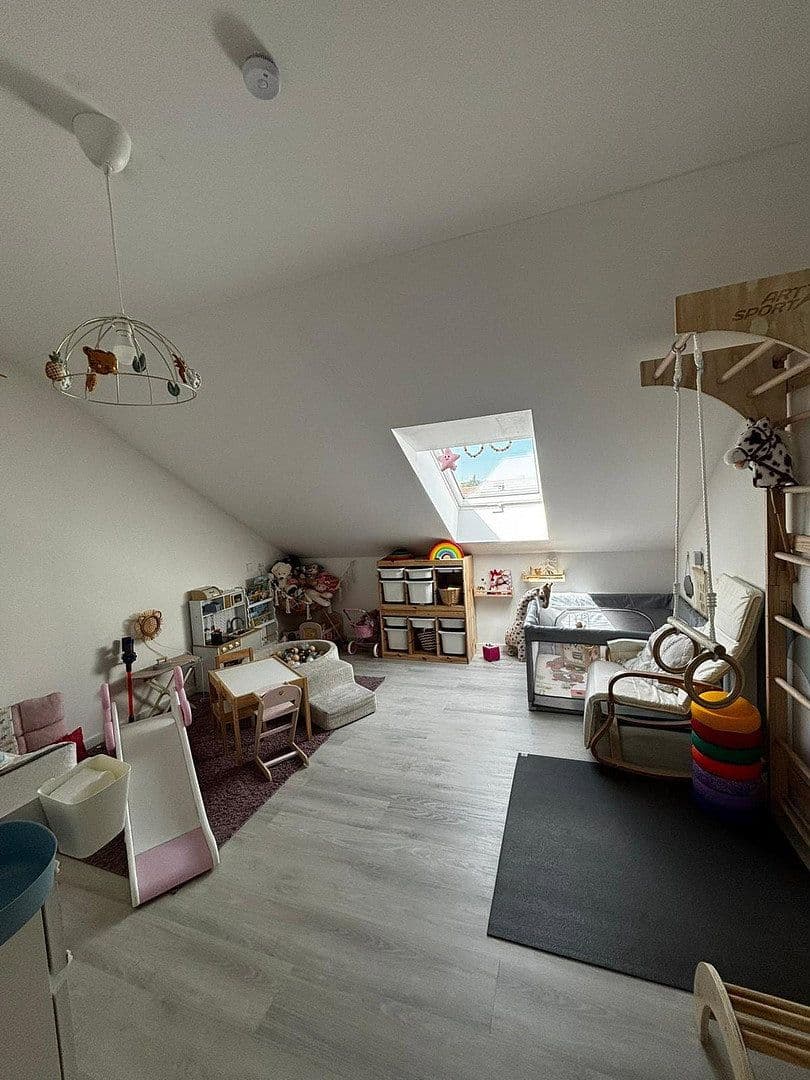 Prenájom bytu 3-izbový 95 m², Güldensteinstraße 50, Heilbronn, Bádensko-Wurttembersko Prenájom bytu 3-izbový 95 m², Güldensteinstraße 50, Heilbronn, Bádensko-Wurttembersko