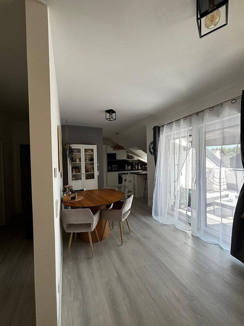 Prenájom bytu 3-izbový 95 m², Güldensteinstraße 50, Heilbronn, Bádensko-Wurttembersko Prenájom bytu 3-izbový 95 m², Güldensteinstraße 50, Heilbronn, Bádensko-Wurttembersko