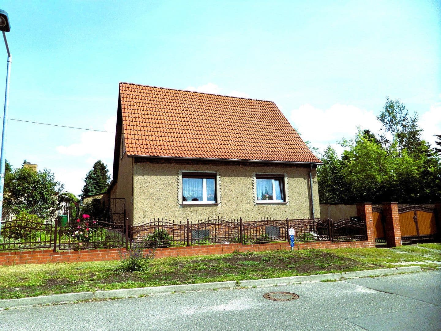 Predaj domu 94 m², pozemek 1.120 m², Lauchhammer, Brandenbursko Predaj domu 94 m², pozemek 1.120 m², Lauchhammer, Brandenbursko