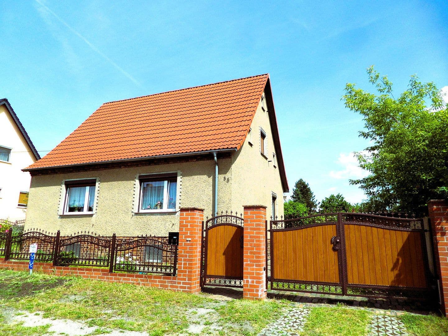 Predaj domu 94 m², pozemek 1.120 m², Lauchhammer, Brandenbursko Predaj domu 94 m², pozemek 1.120 m², Lauchhammer, Brandenbursko