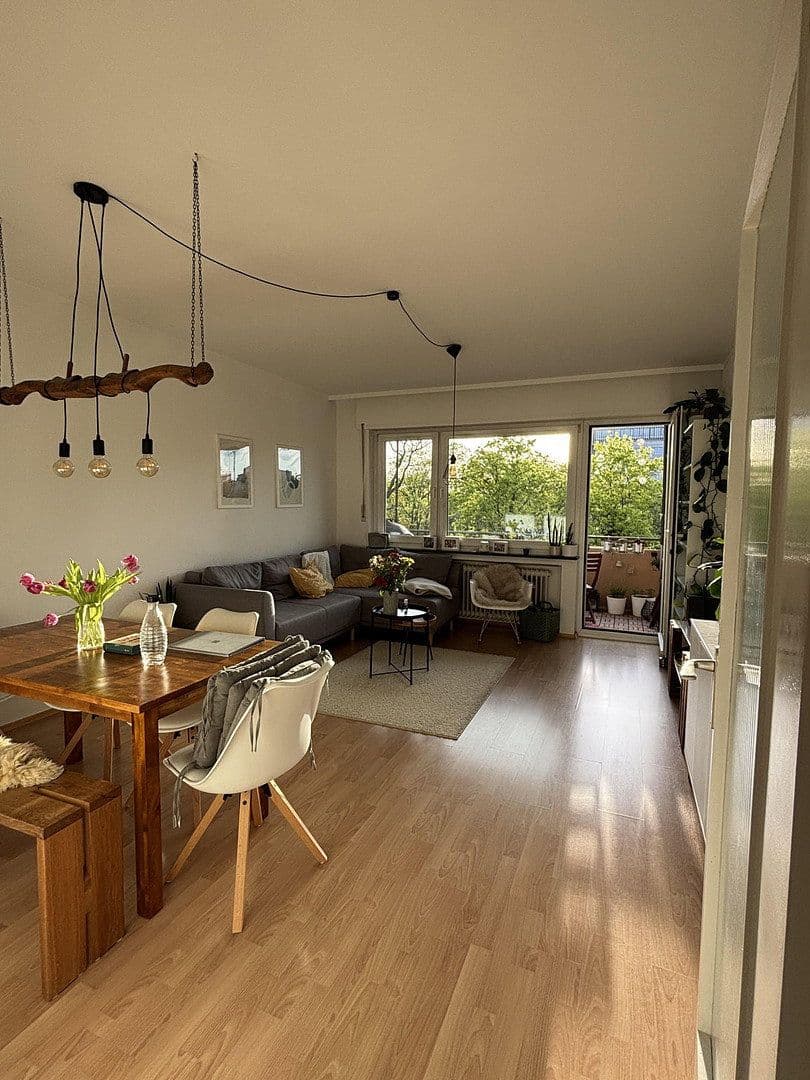 Prenájom bytu 3-izbový 83 m², Graf-Rhena-Straße 24a, Karlsruhe, Bádensko-Wurttembersko Prenájom bytu 3-izbový 83 m², Graf-Rhena-Straße 24a, Karlsruhe, Bádensko-Wurttembersko