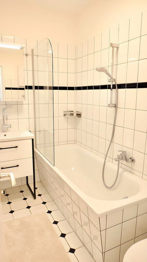 Prenájom bytu 2-izbový 58 m², Prinzregentenstraße 17, Berlin, Berlín Prenájom bytu 2-izbový 58 m², Prinzregentenstraße 17, Berlin, Berlín