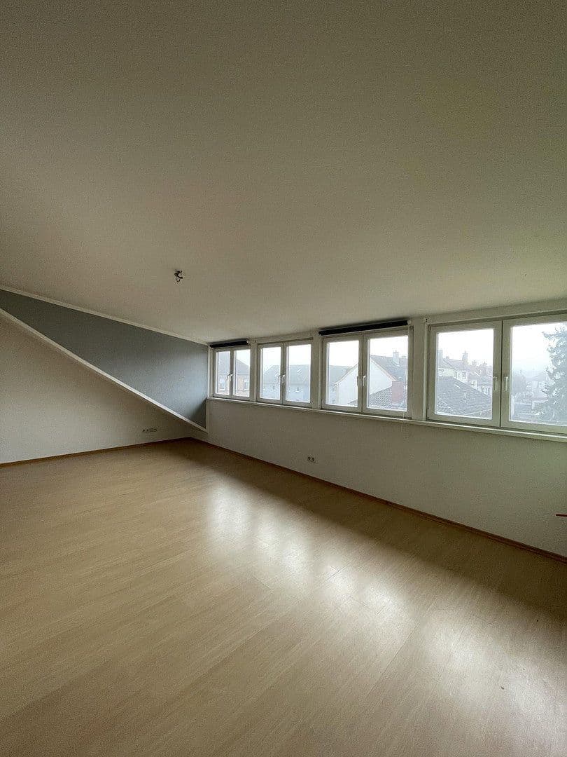 Prenájom bytu 3-izbový 105 m², Hindenburgerstr 96, Neustadt an der Weinstraße, Porýnie-Falcko Prenájom bytu 3-izbový 105 m², Hindenburgerstr 96, Neustadt an der Weinstraße, Porýnie-Falcko