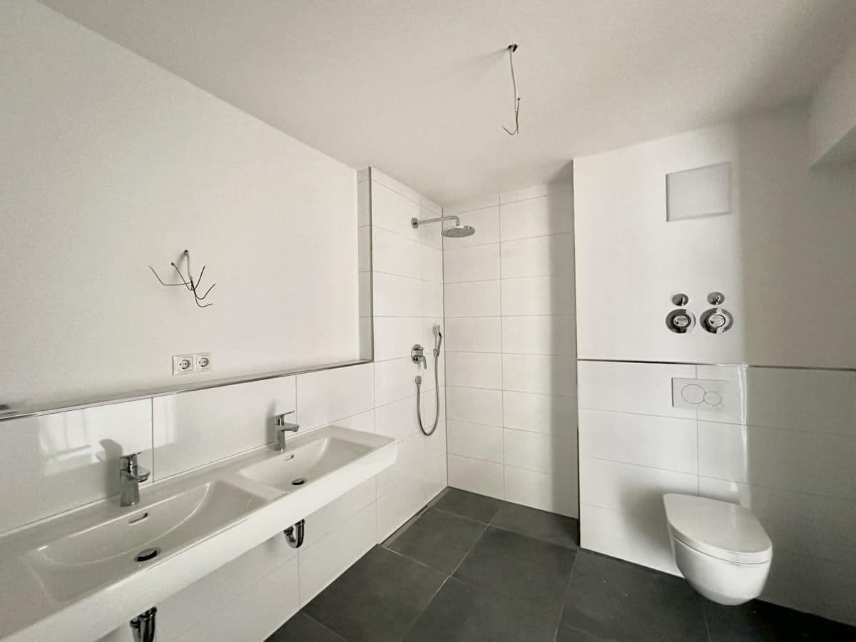 Prenájom bytu 4-izbový 121 m², Kieselbronn, Bádensko-Wurttembersko Prenájom bytu 4-izbový 121 m², Kieselbronn, Bádensko-Wurttembersko