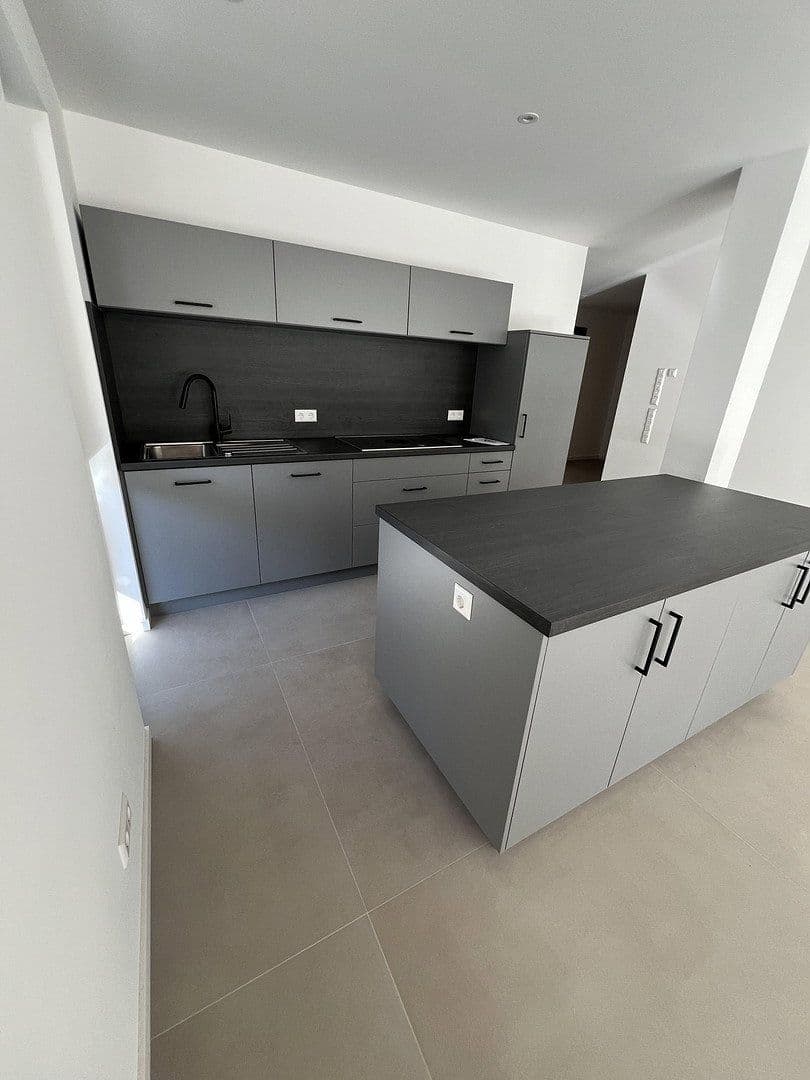 Prenájom bytu 2-izbový 80 m², Hausach, Bádensko-Wurttembersko Prenájom bytu 2-izbový 80 m², Hausach, Bádensko-Wurttembersko