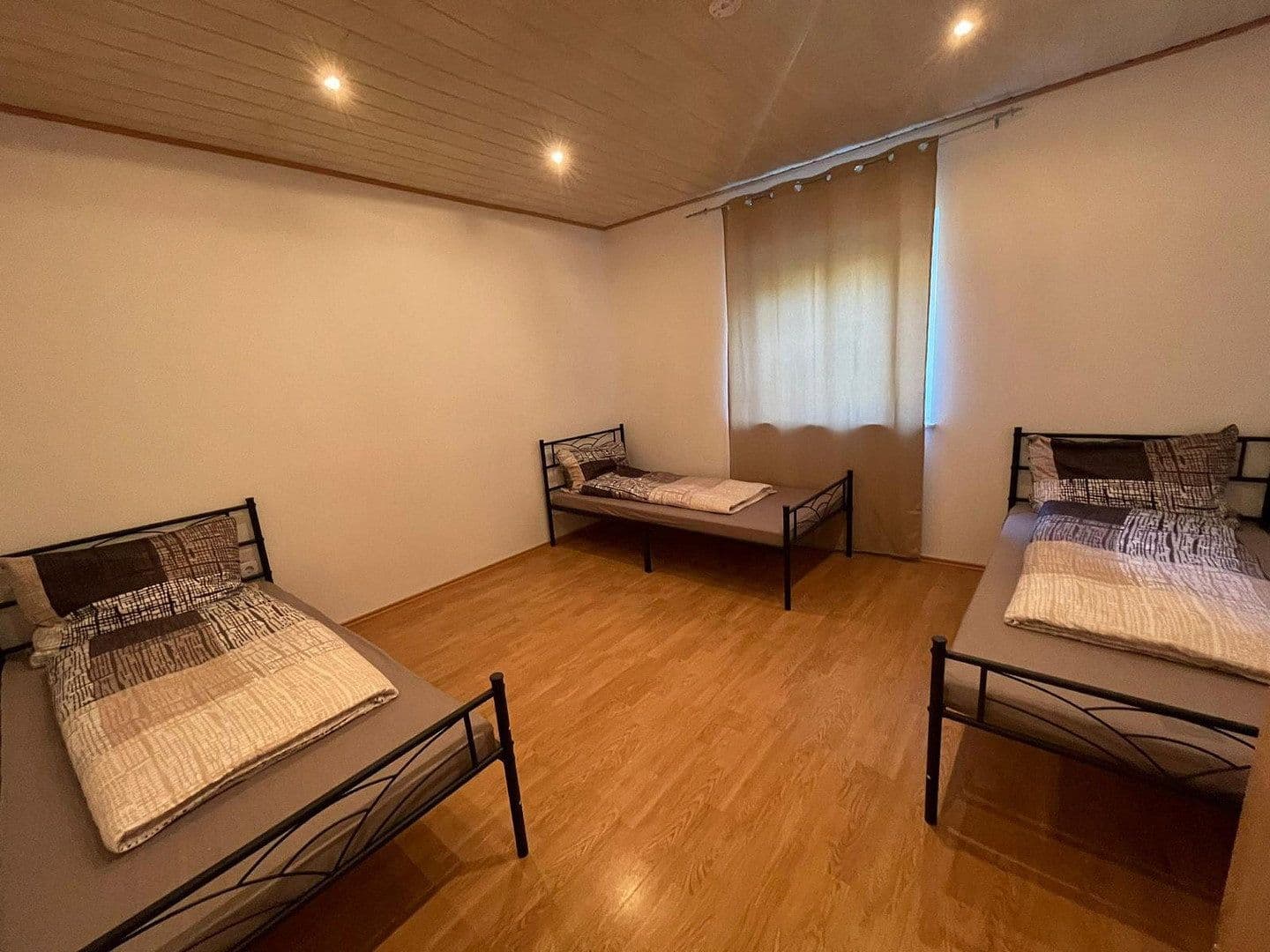 Prenájom domu 400 m², pozemek 600 m², Fresing, Bavorsko Prenájom domu 400 m², pozemek 600 m², Fresing, Bavorsko