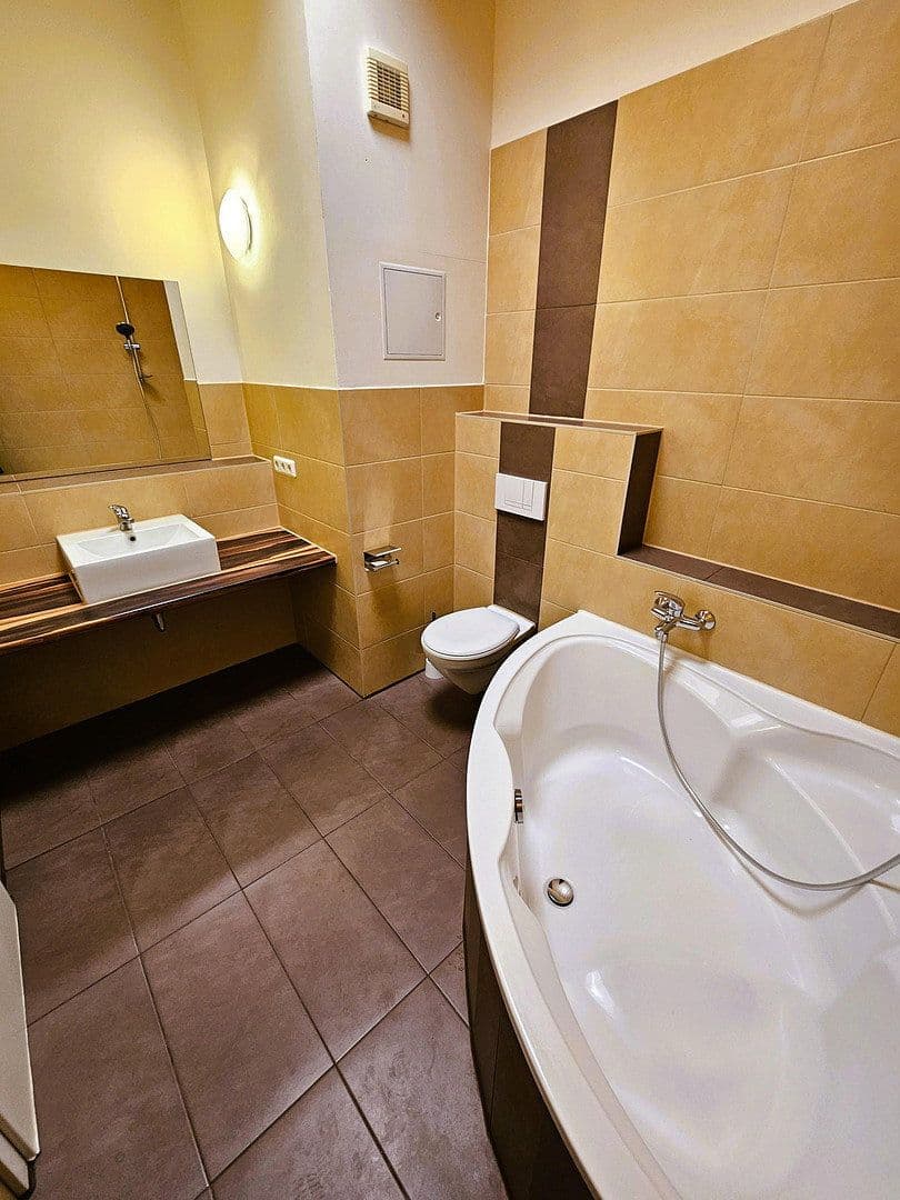 Prenájom bytu 4-izbový 116 m², Äußere Oybiner Straße 1a, Žitava, Sasko Prenájom bytu 4-izbový 116 m², Äußere Oybiner Straße 1a, Žitava, Sasko
