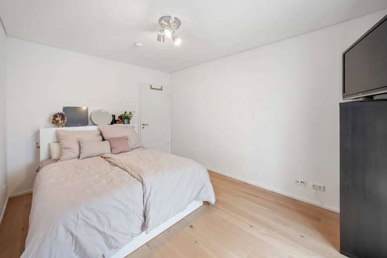 Prenájom bytu 6-izbový 180 m², Alexanderstr. 65, Frankfurt am Main, Hesensko Prenájom bytu 6-izbový 180 m², Alexanderstr. 65, Frankfurt am Main, Hesensko